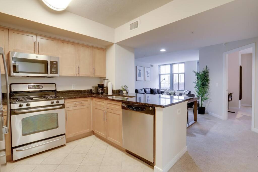 Upscale Comfort Next To Metro And Dining Arlington Exterior foto