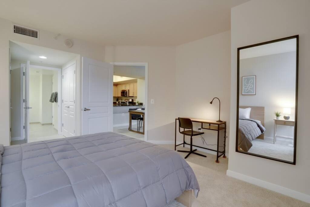 Upscale Comfort Next To Metro And Dining Arlington Exterior foto