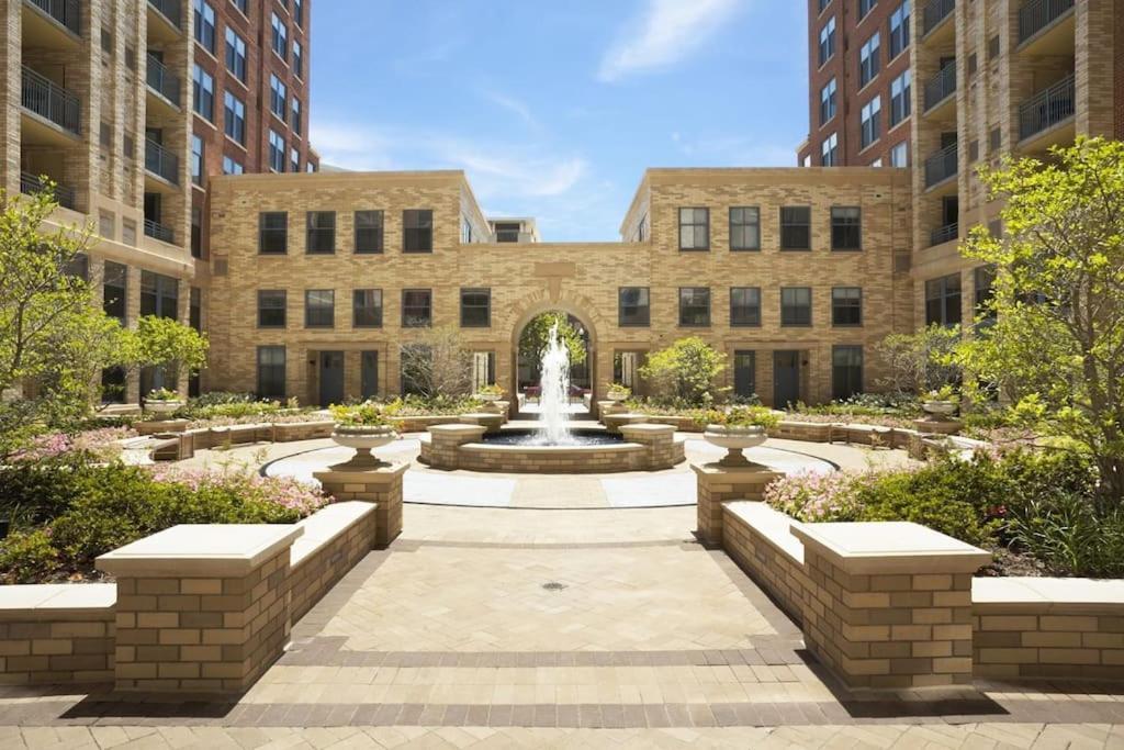 Upscale Comfort Next To Metro And Dining Arlington Exterior foto
