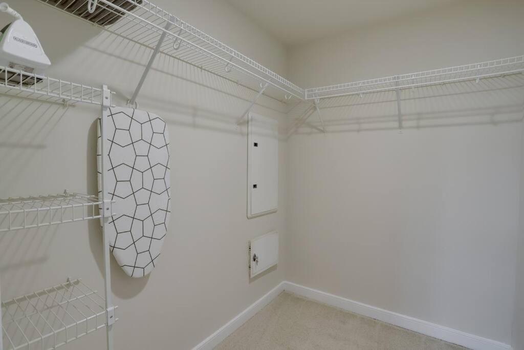 Upscale Comfort Next To Metro And Dining Arlington Exterior foto