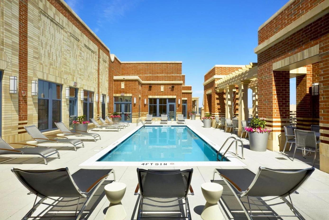 Upscale Comfort Next To Metro And Dining Arlington Exterior foto